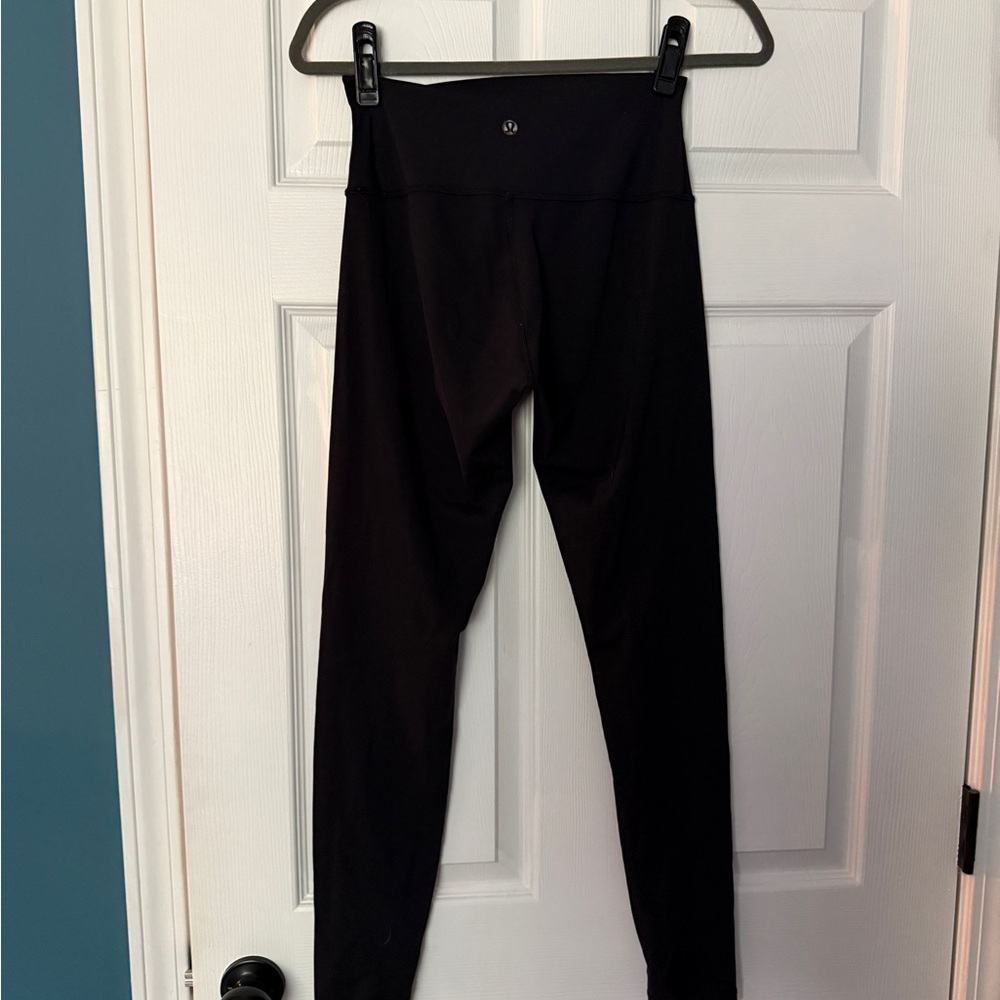 Black lululemon wunder under leggings